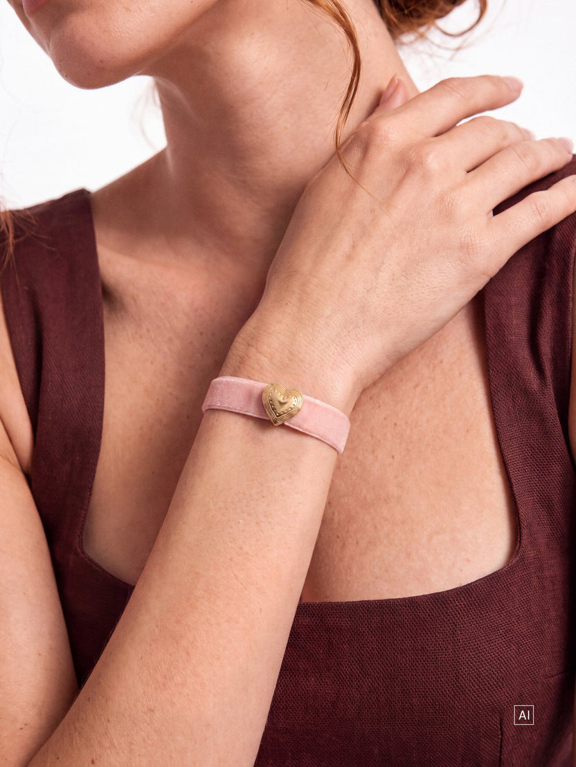 Velvet Heart Armband