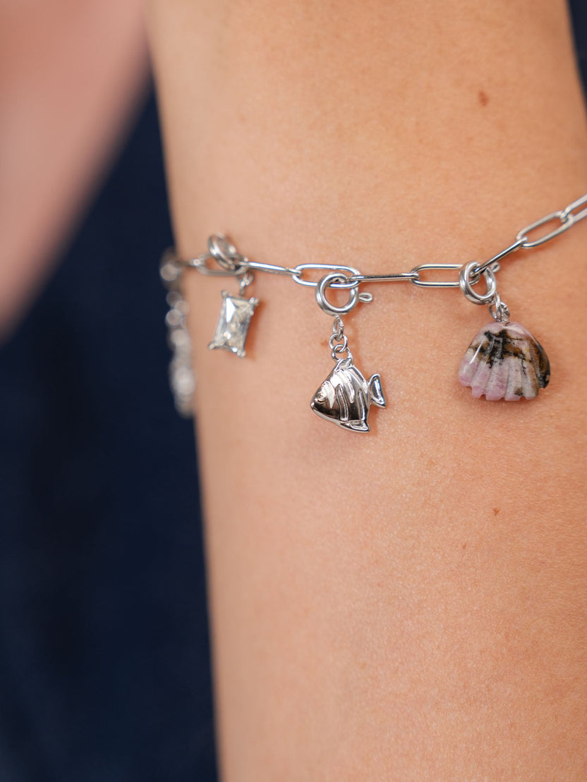 {"color":"Silver"}