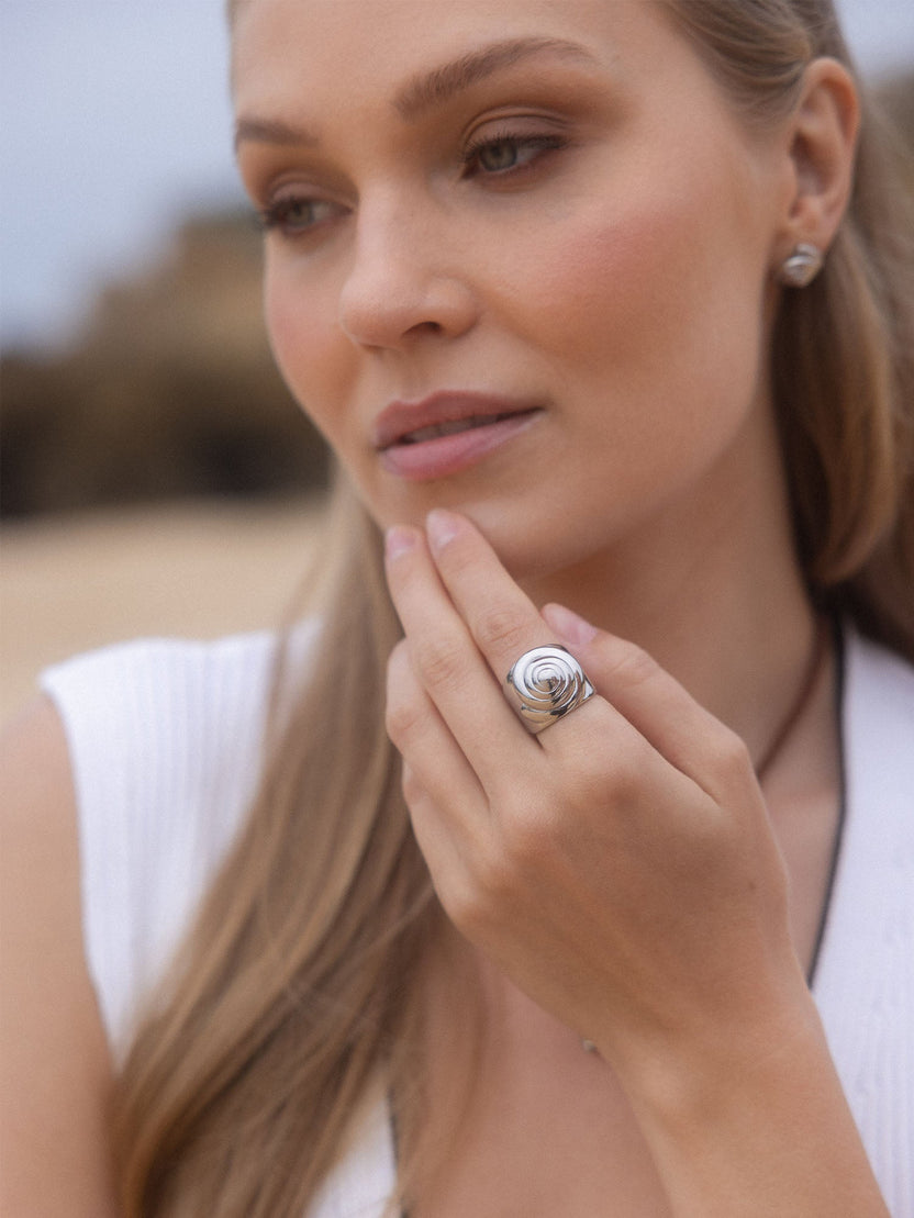 {"color":"Silver"}