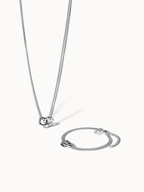 {"color":"Silver", "type":"lead_image"}