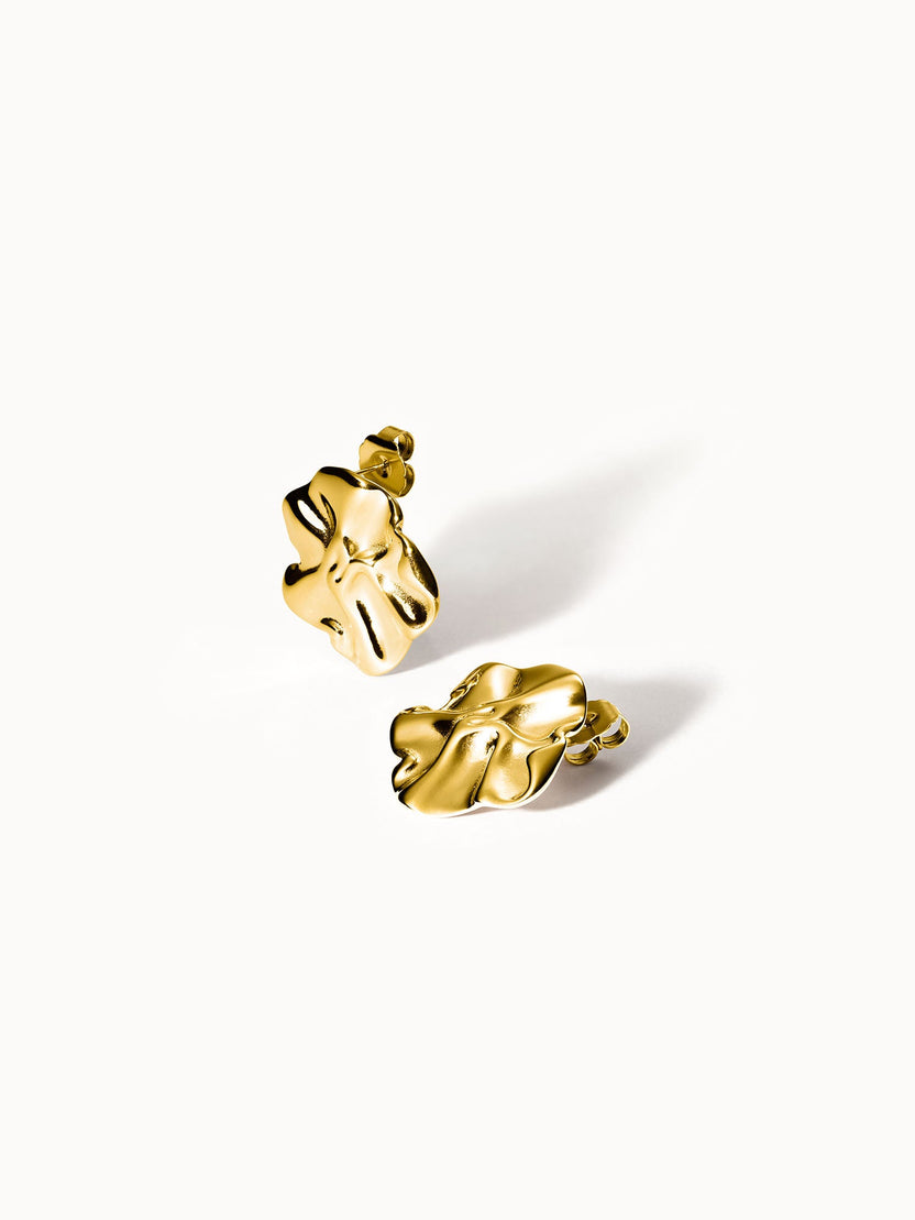 {"color":"Gold", "type":"lead_image"}