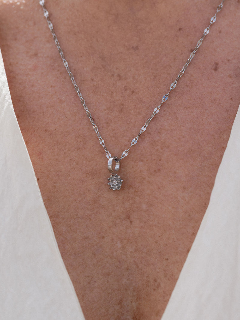 {"color":"Silver", "type":"lead_image"}