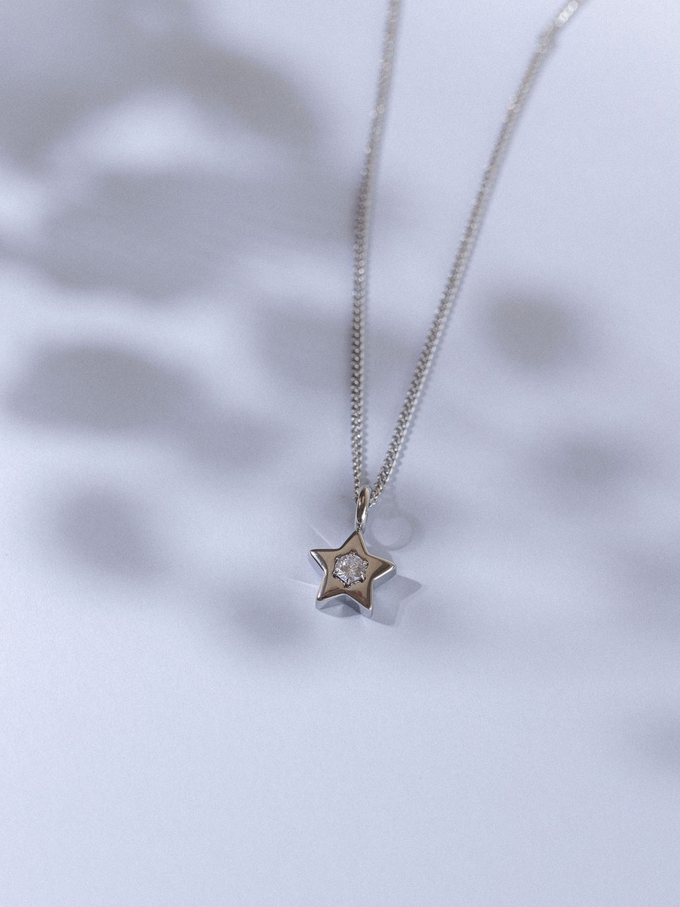 Silberne Sternkette von PURELEI mit funkelndem Anhänger, elegant und modern.