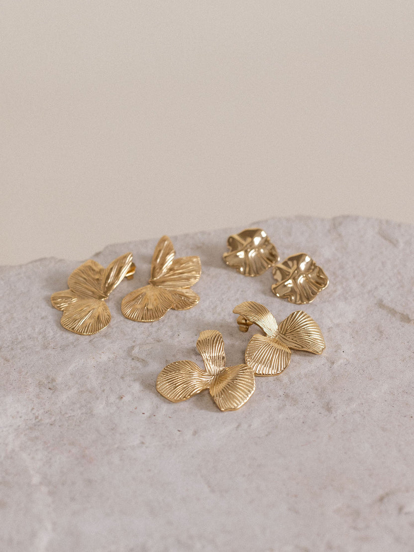 {"color":"Gold"}