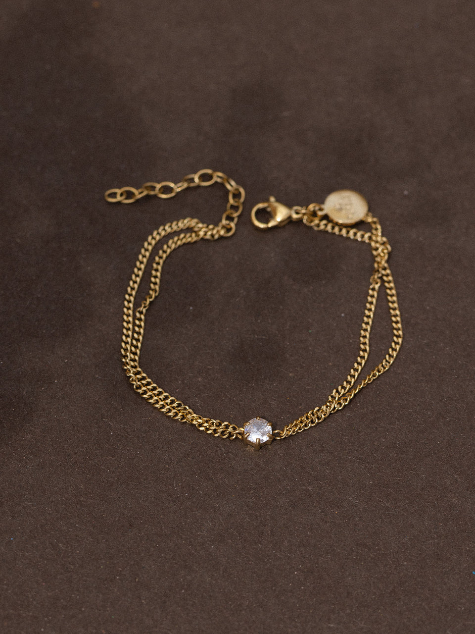Zweireihiges goldenes Armband mit feiner Struktur, inspiriert von PURELEI.