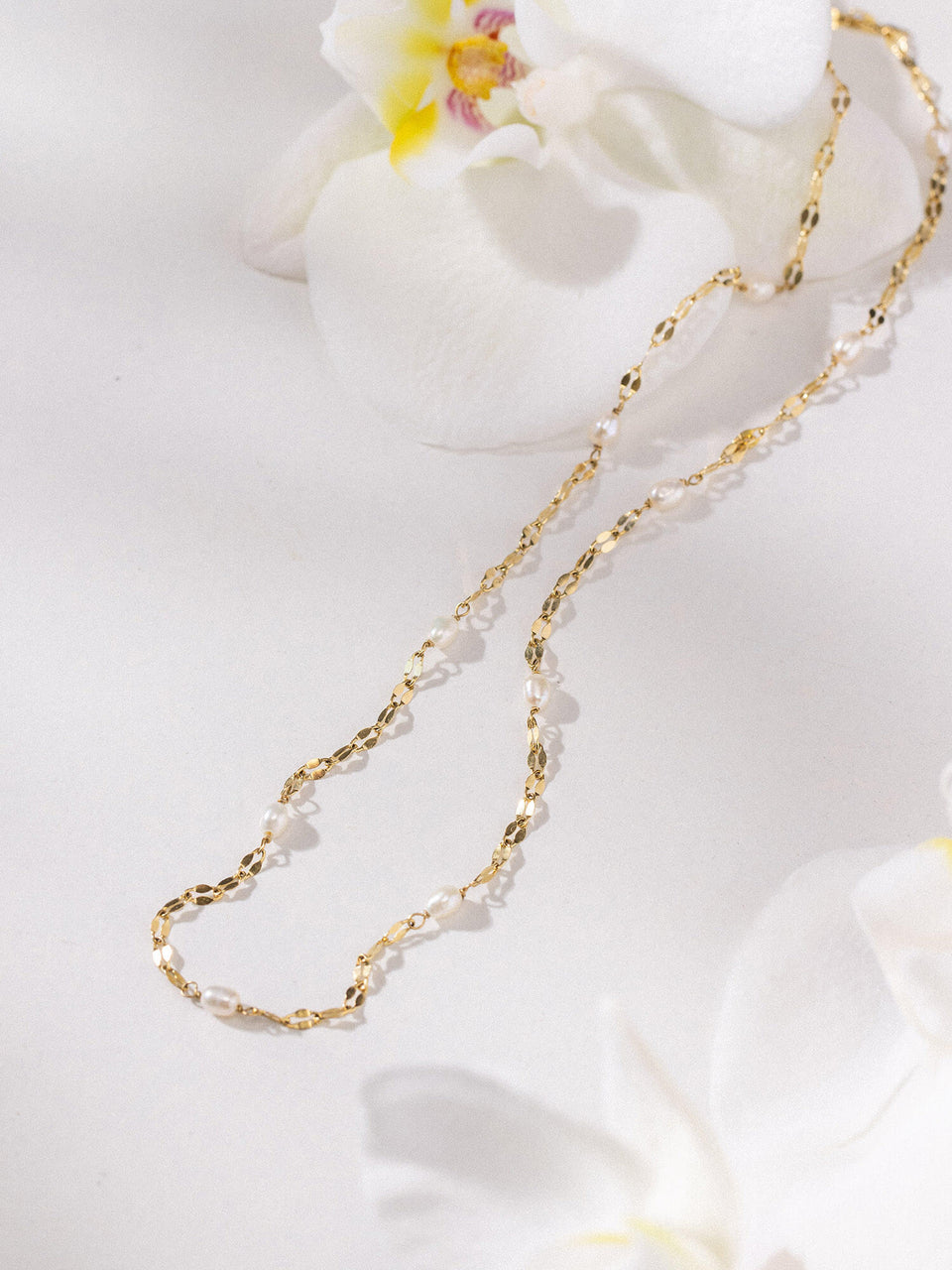 Delicate Pearl Kette