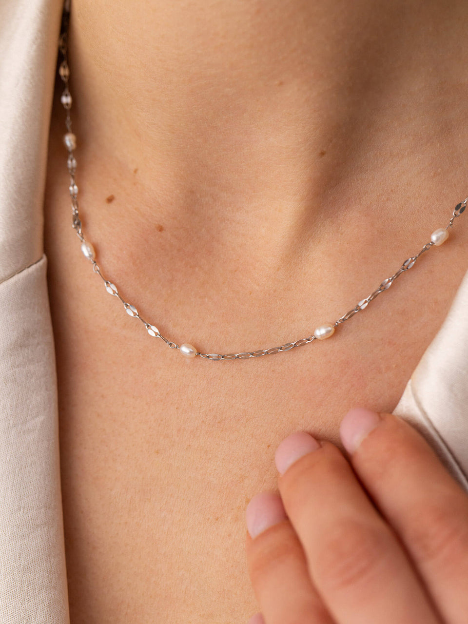 Delicate Pearl Kette