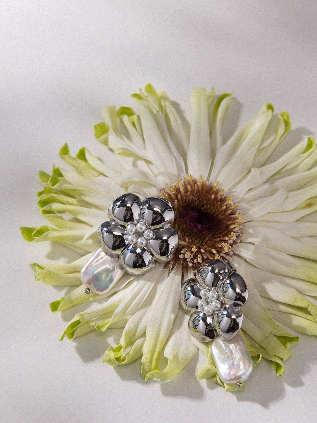 Floral Pearly Ohrringe