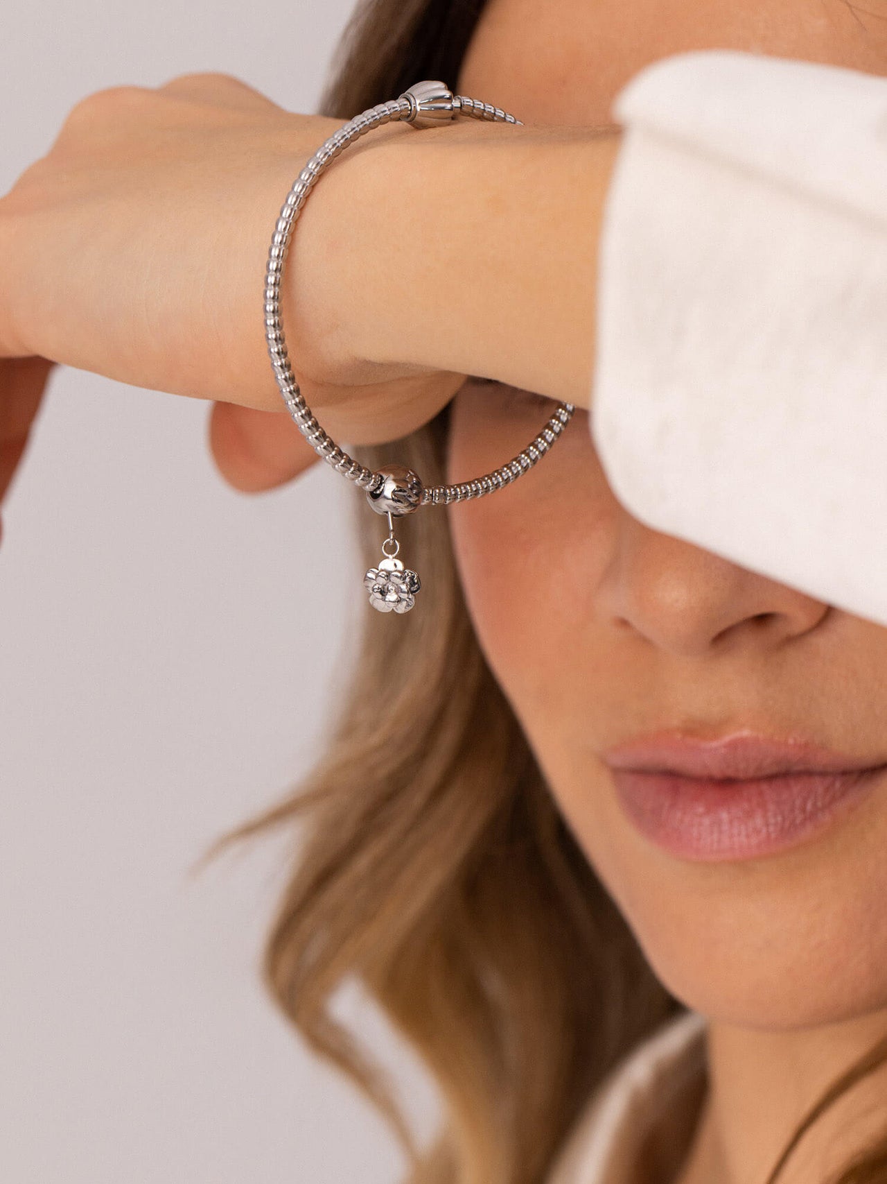 LEI Delicate Flower Charm