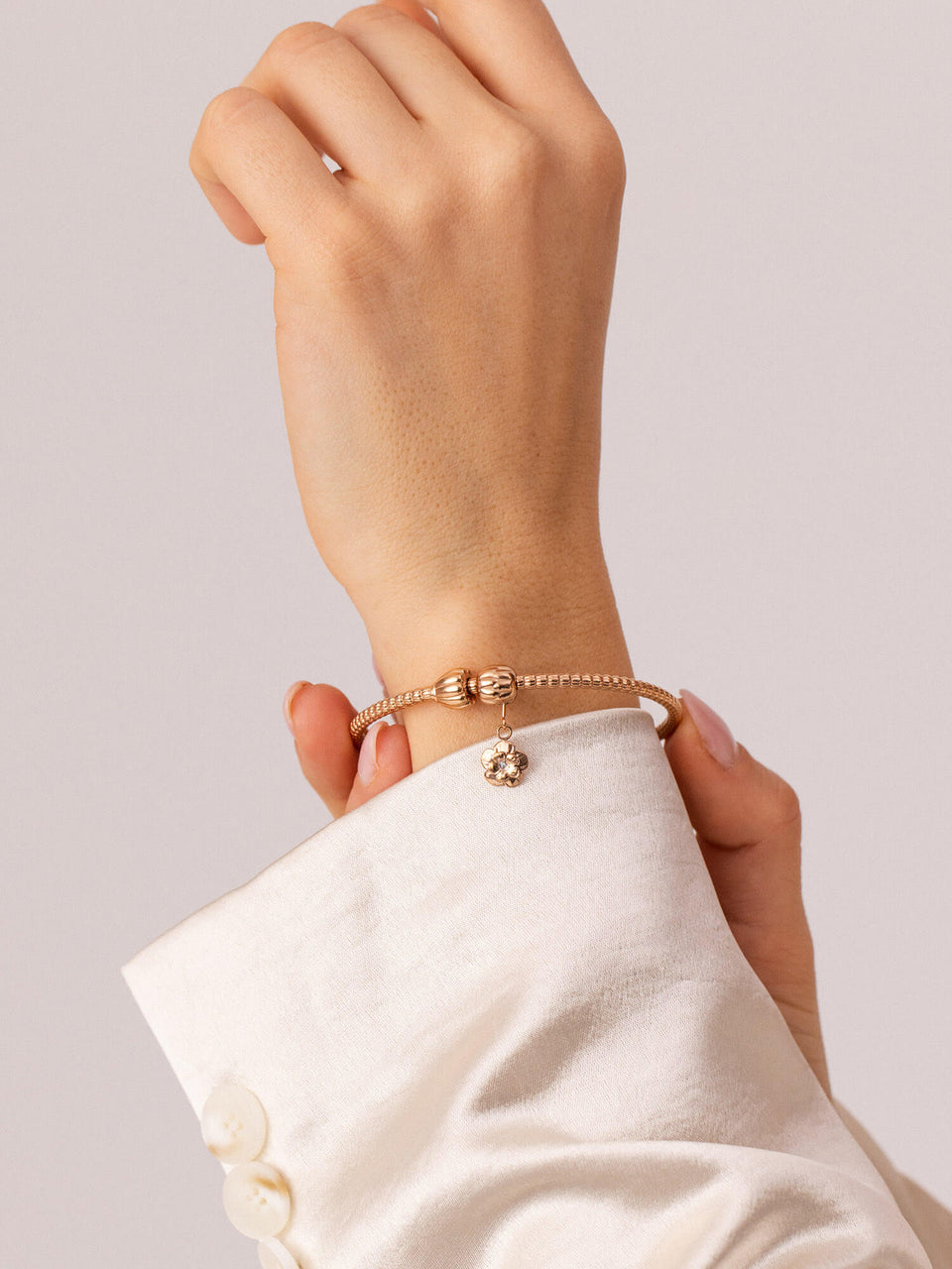 LEI Delicate Flower Charm