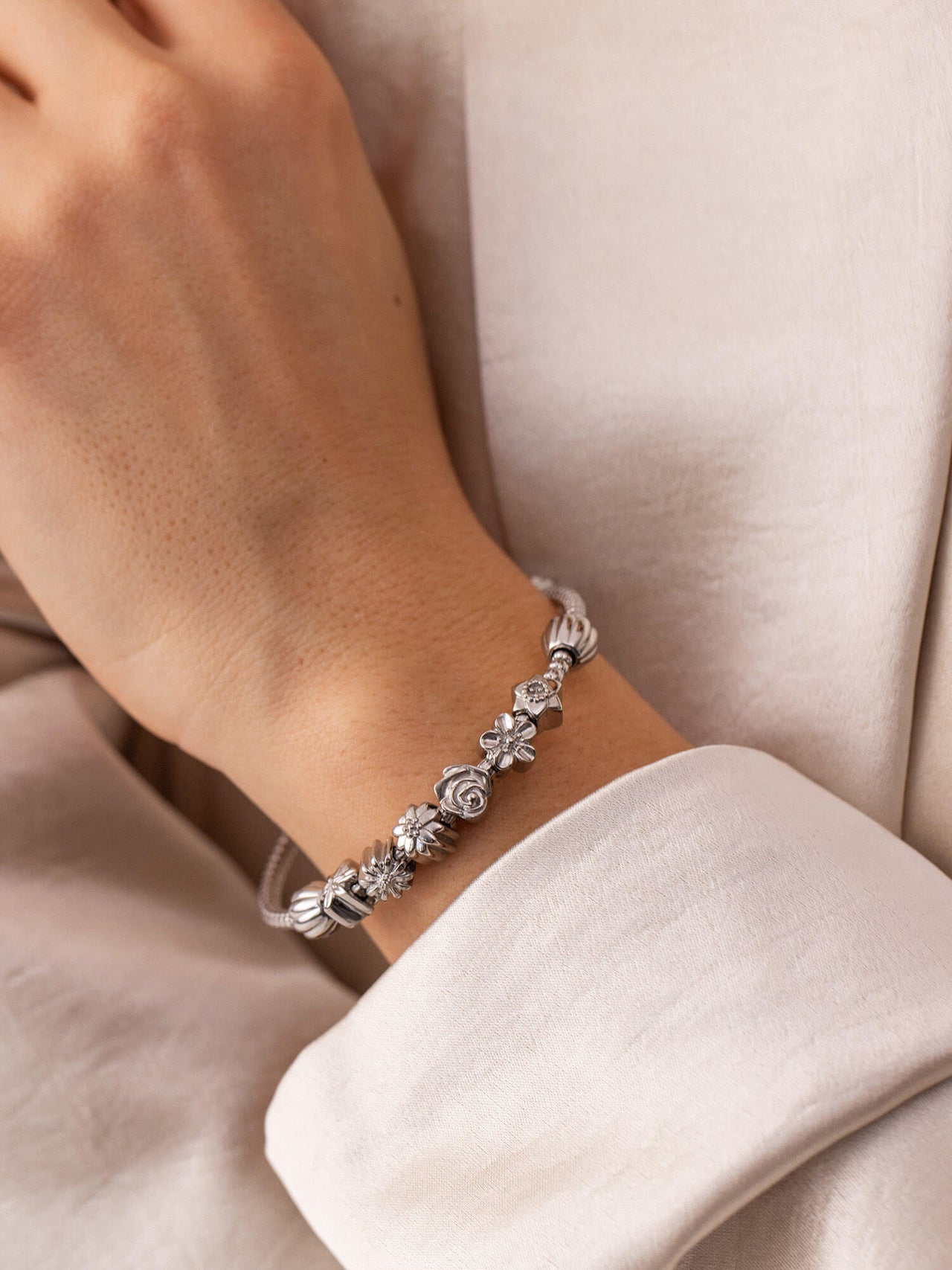 LEI Lilien Charm - Geburtsblume Mai