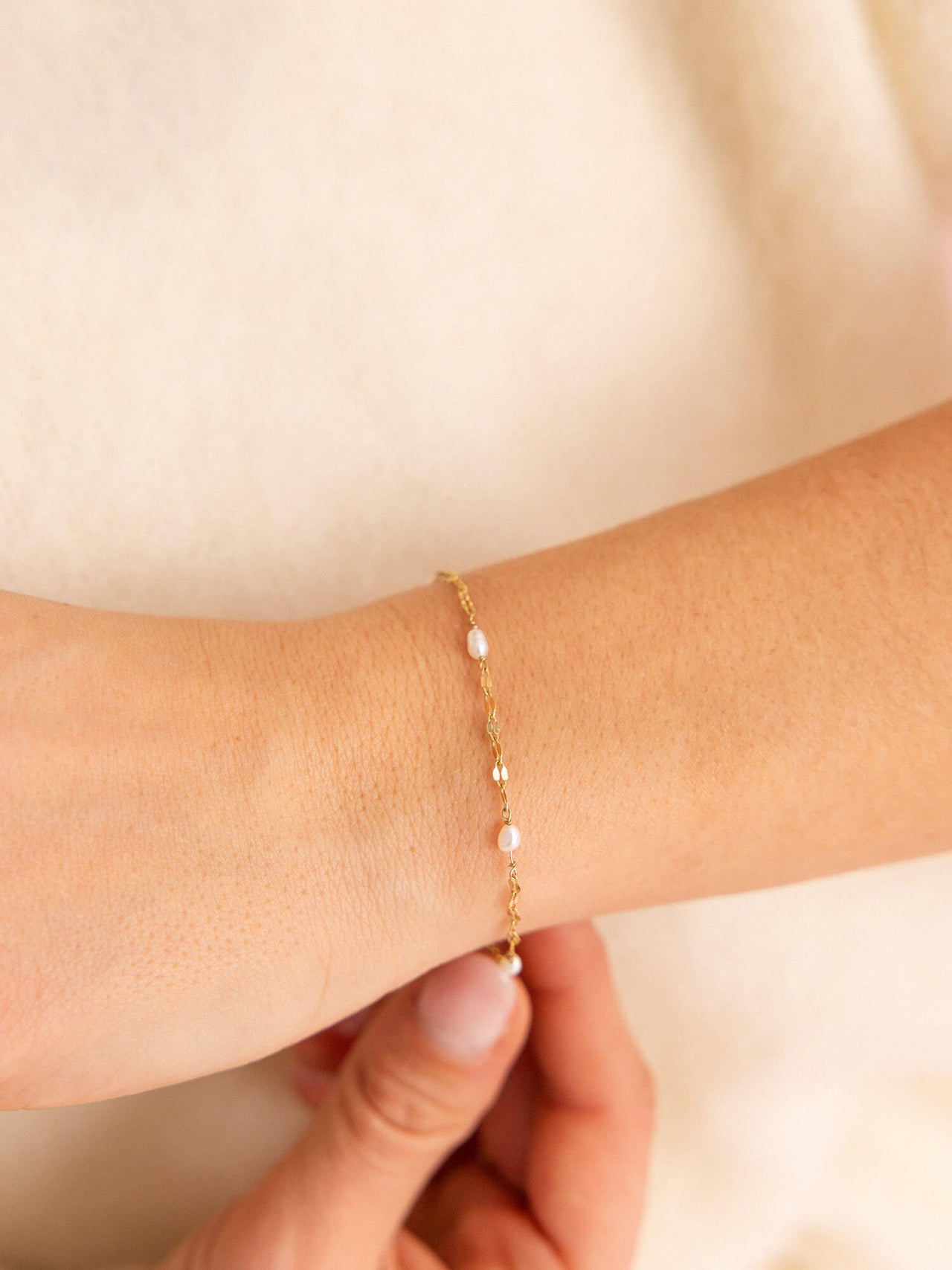 Delicate Pearl Armband