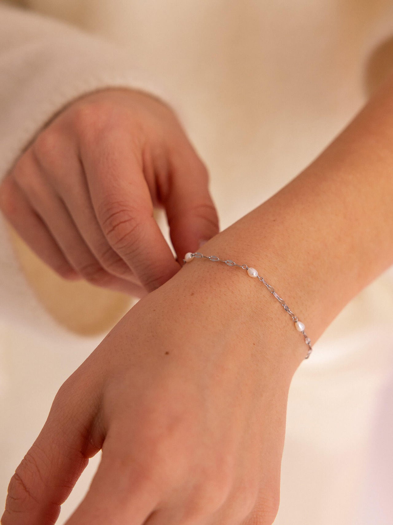 Delicate Pearl Armband