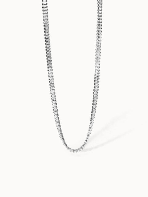 Silberne Kette mit klaren, funkelnden Elementen von PURELEI, elegant und modern.