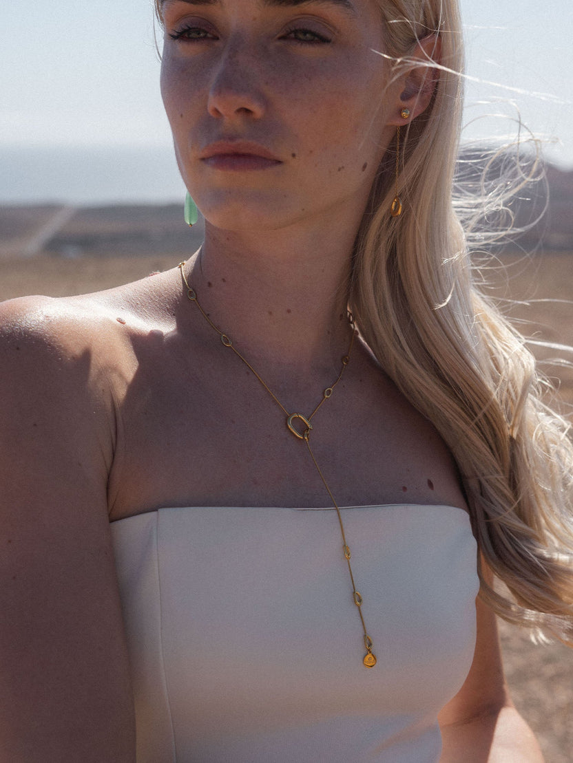 {"color":"Gold"}