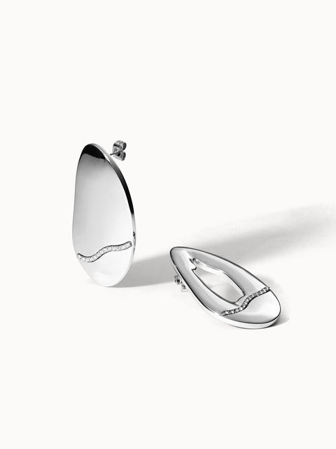 {"color":"Silver", "type":"lead_image"}