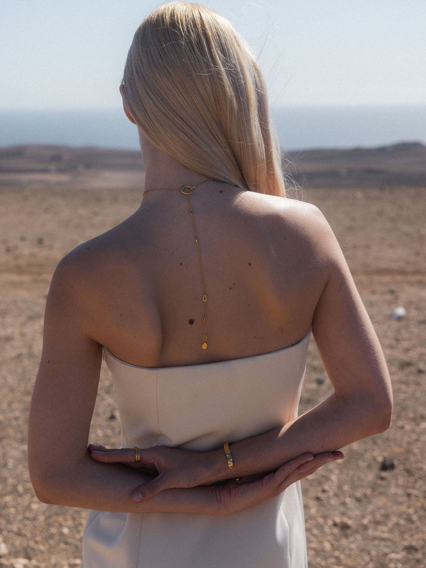 {"color":"Gold"}