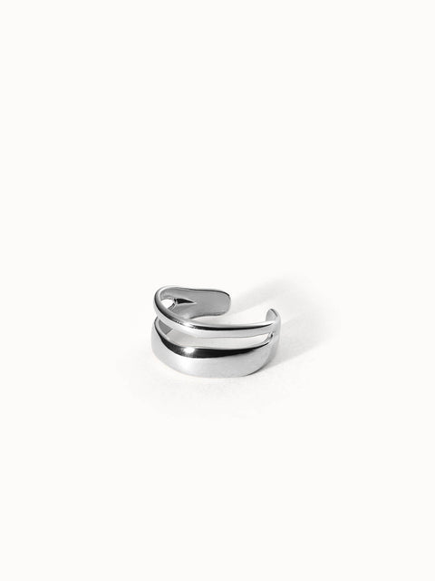 PURELEI Twin Tides Ring aus nickelfreiem Silber mit zwei geschwungenen Bändern, elegant und harmonisch gestaltet.