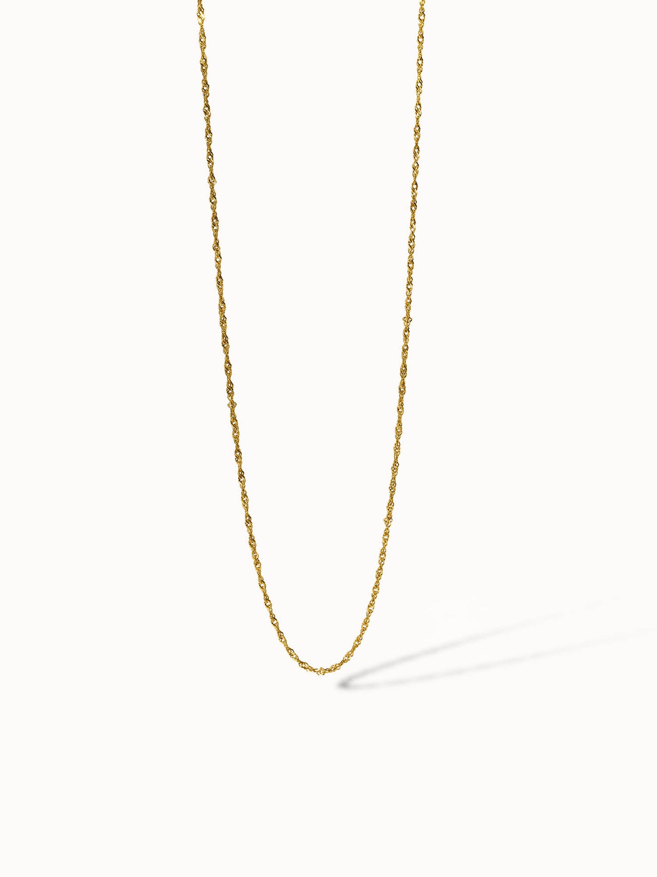 Goldene Kette mit feiner Struktur, elegant und zeitlos, von PURELEI.