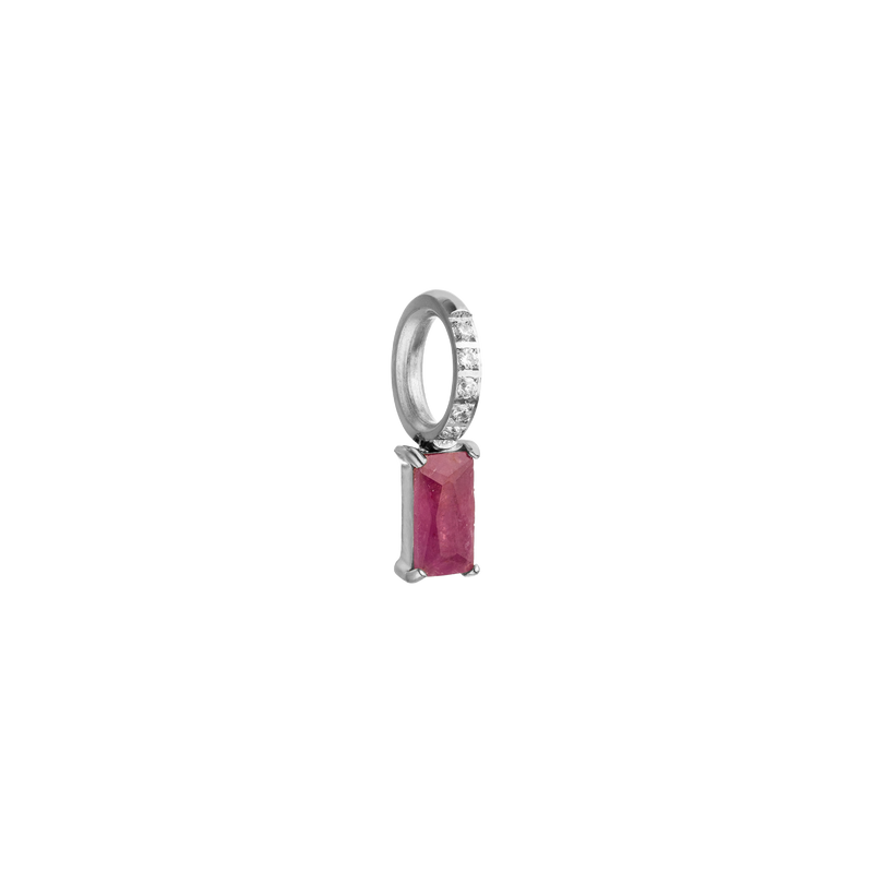 Silberner Ring mit rotem Edelstein und funkelnden Zirkonia von PURELEI, elegant und feminin.