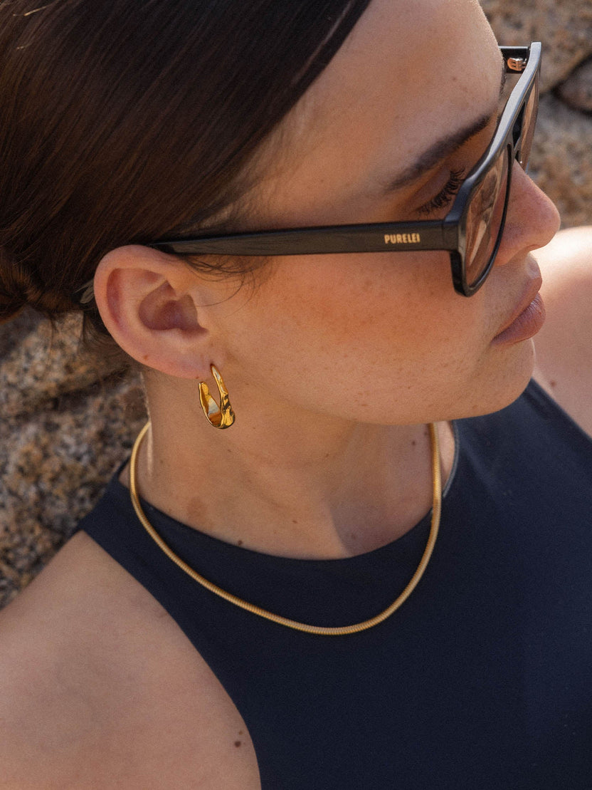 {"color":"Gold"}