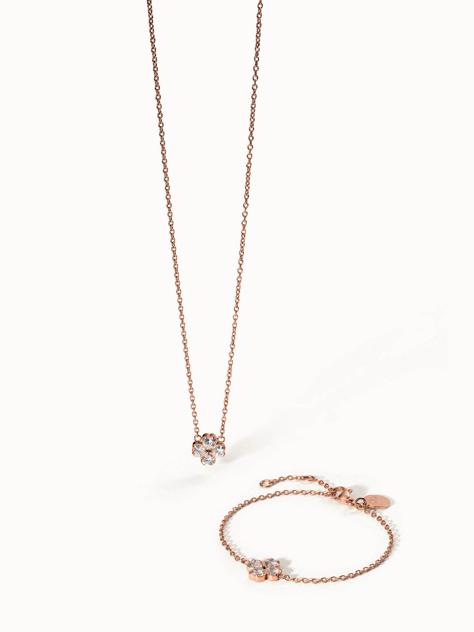 Roségoldene Kette und Armband mit blütenförmigem Kristallanhänger von PURELEI.