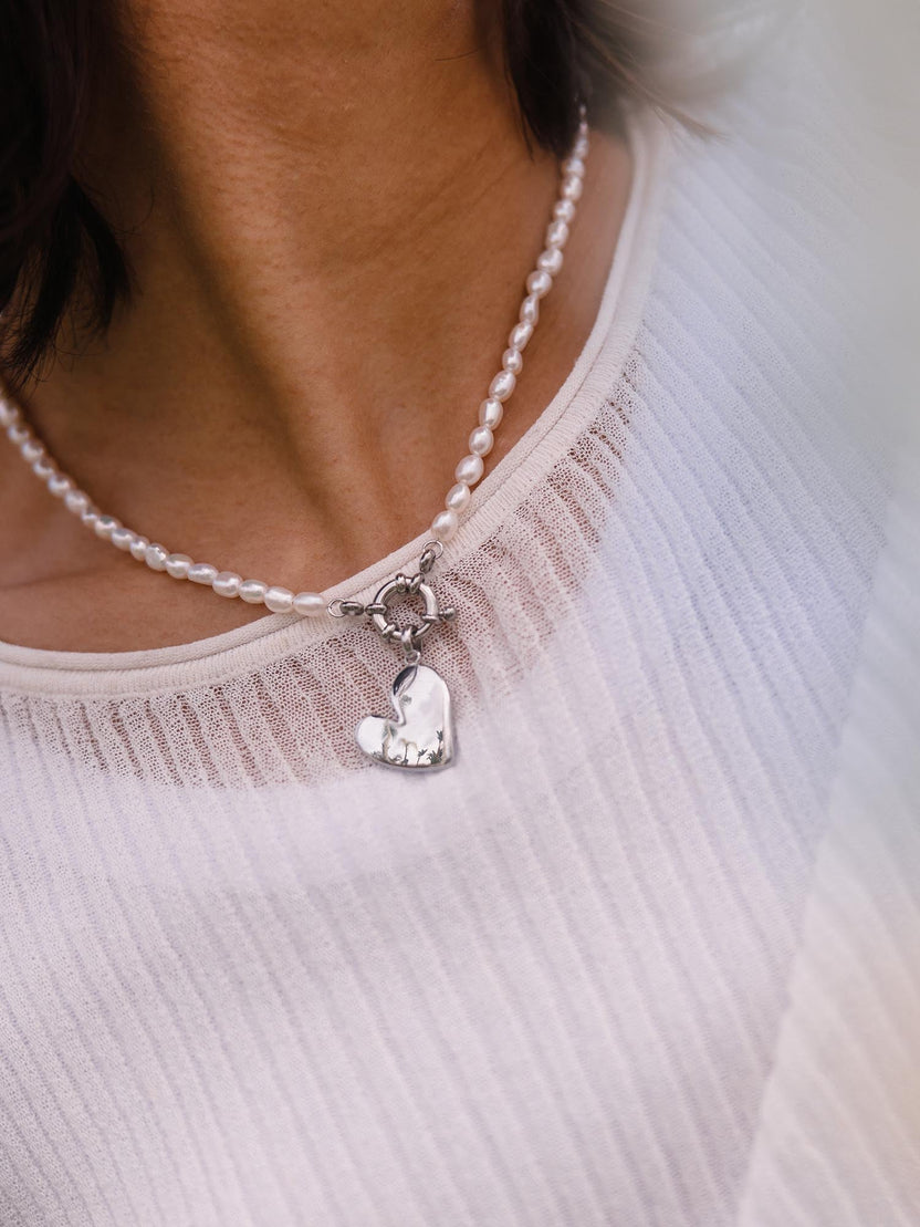 {"color":"Silver"}