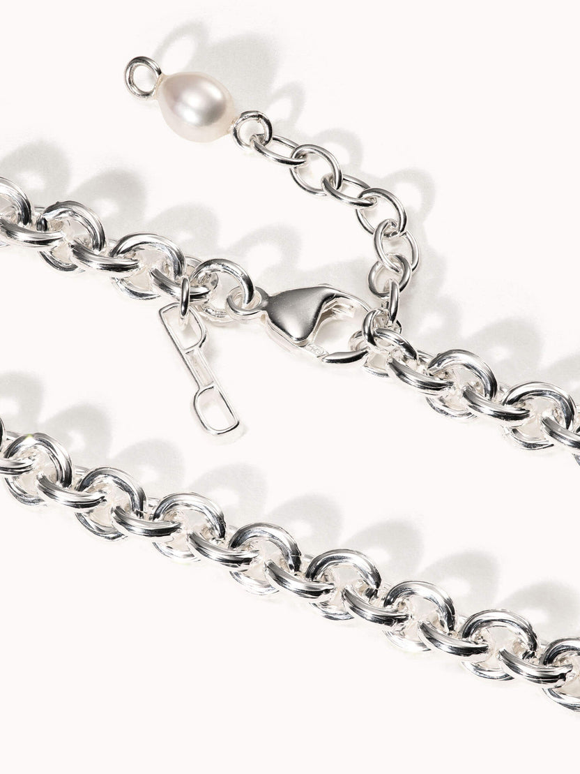 Dream Kette von PURELEI, silberne Gliederkette mit schimmernder Süßwasserperle, elegant und femininer Island-Spirit.