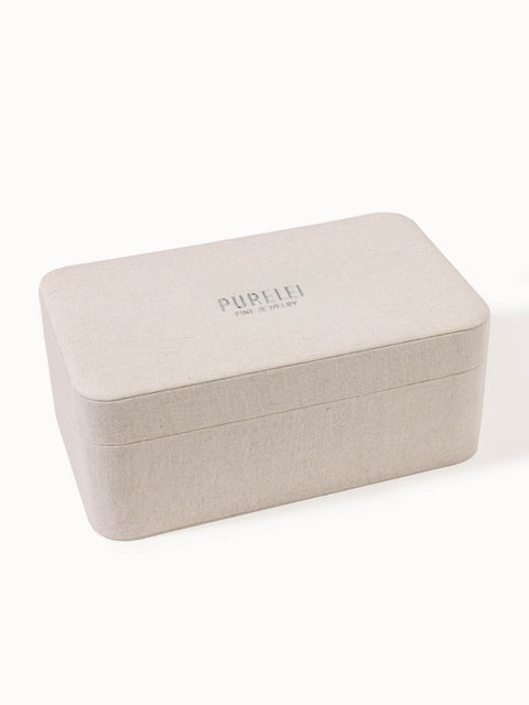 PURELEI Fine Jewelry Box aus naturfarbenem Leinen mit minimalistischem Design, elegant und zeitlos für Deinen Schmuck.