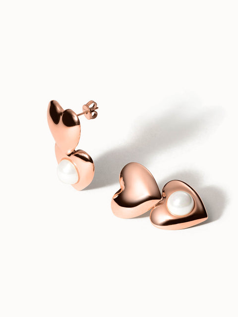 Roségoldene Herz-Ohrstecker mit Perle, PURELEI, elegant und verspielt.