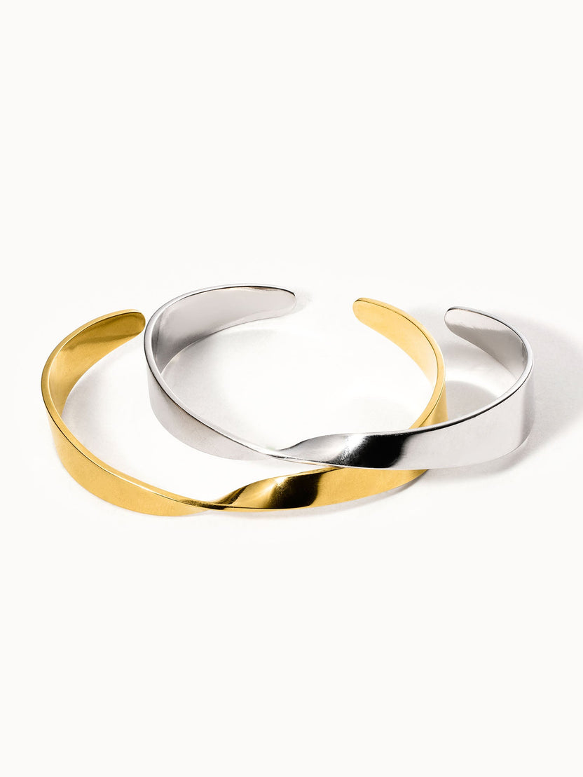 Balance Armreif Set von PURELEI in Gold und Silber mit geschwungener Form, elegant und harmonisch designt.