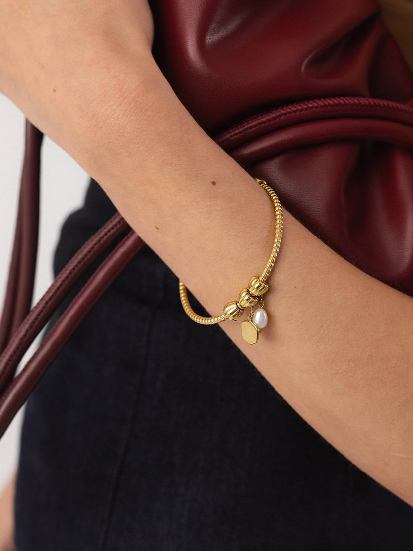 Lei Pearl Charm