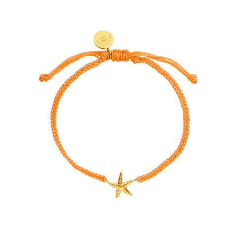 Oranges Armband mit goldenem Seestern-Anhänger von PURELEI, inspiriert von maritimer Eleganz.
