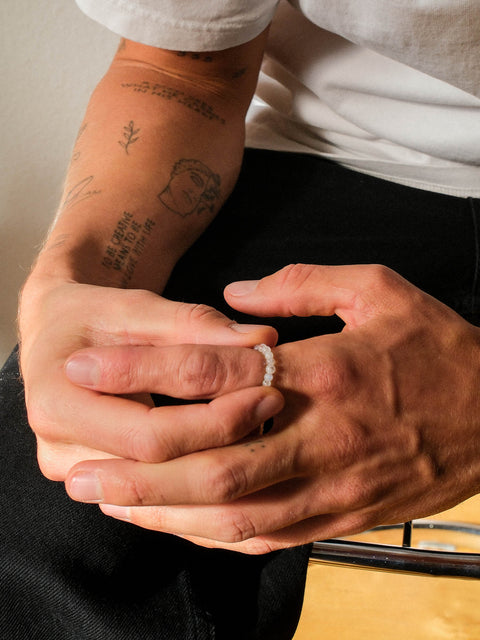 Ivory Anxiety Perlenring