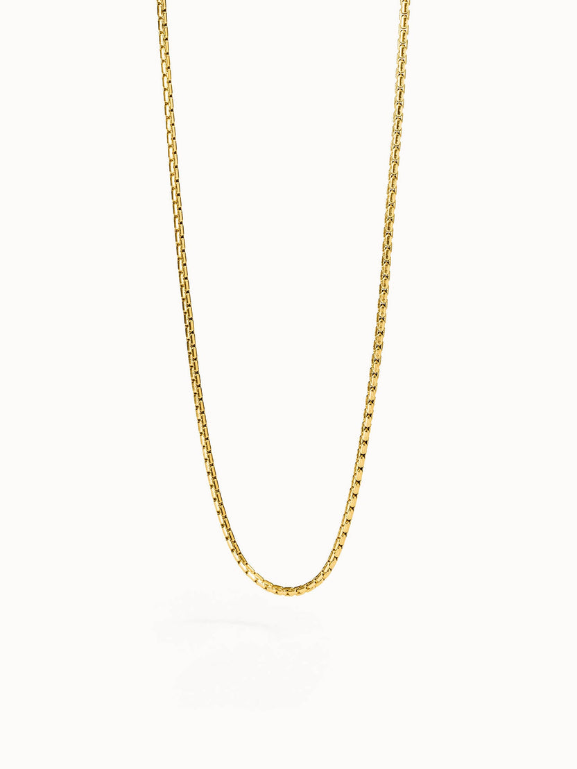 Goldene Kette von PURELEI mit feiner Gliederstruktur, elegant und zeitlos.