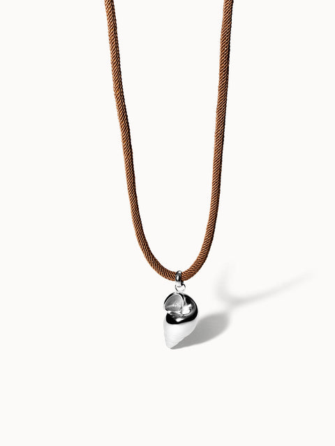 {"color":"Silver", "type":"lead_image"}