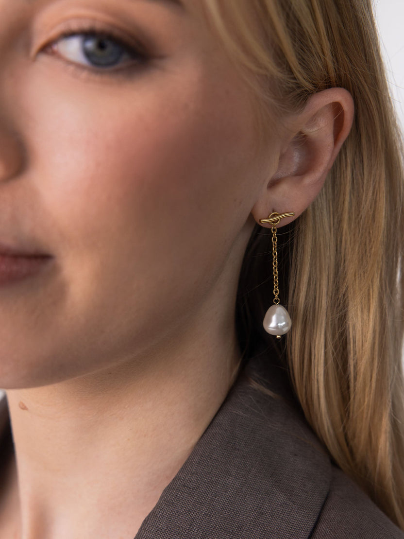Drop Pearl Earrings