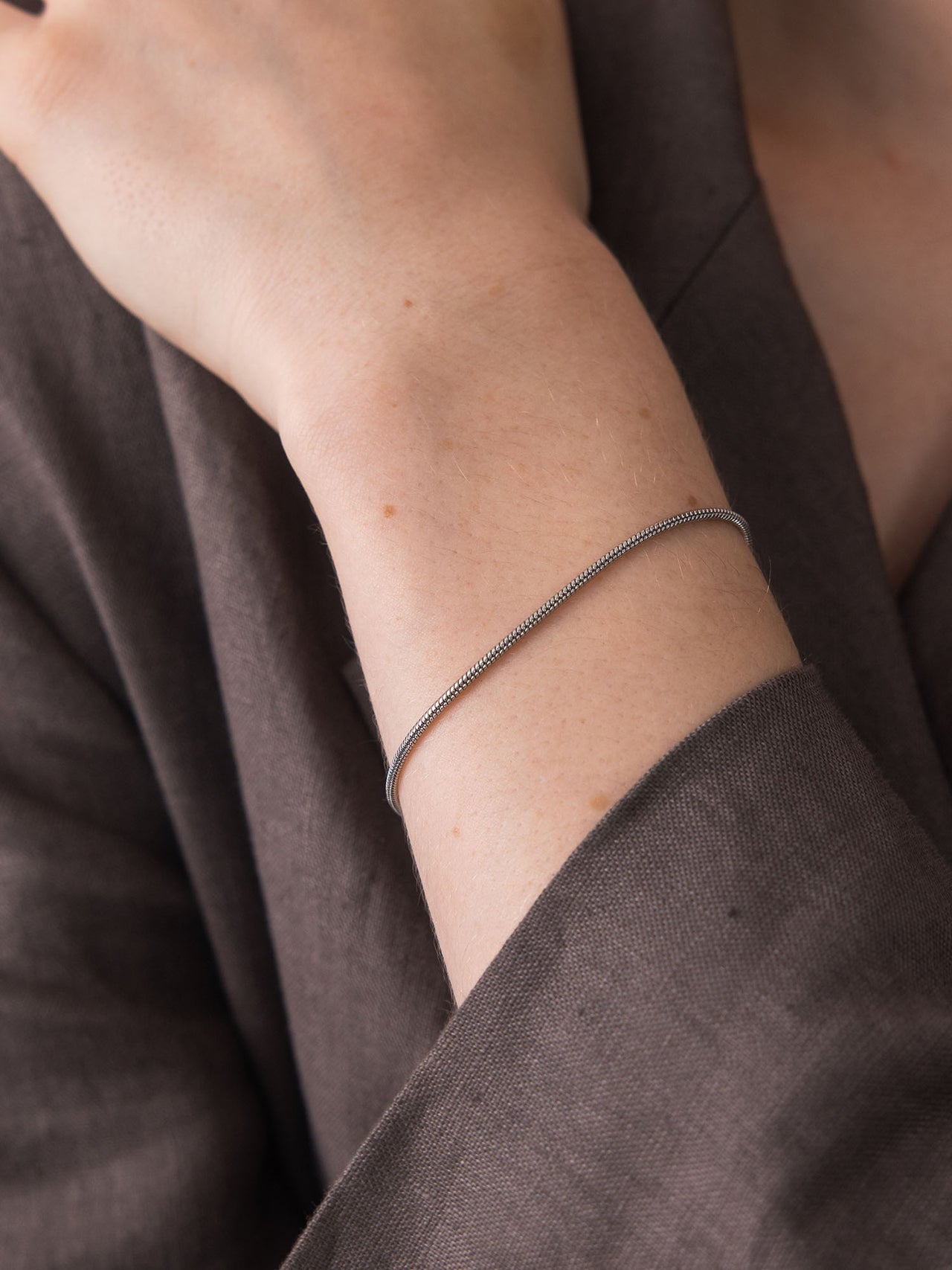 Sleek Armband