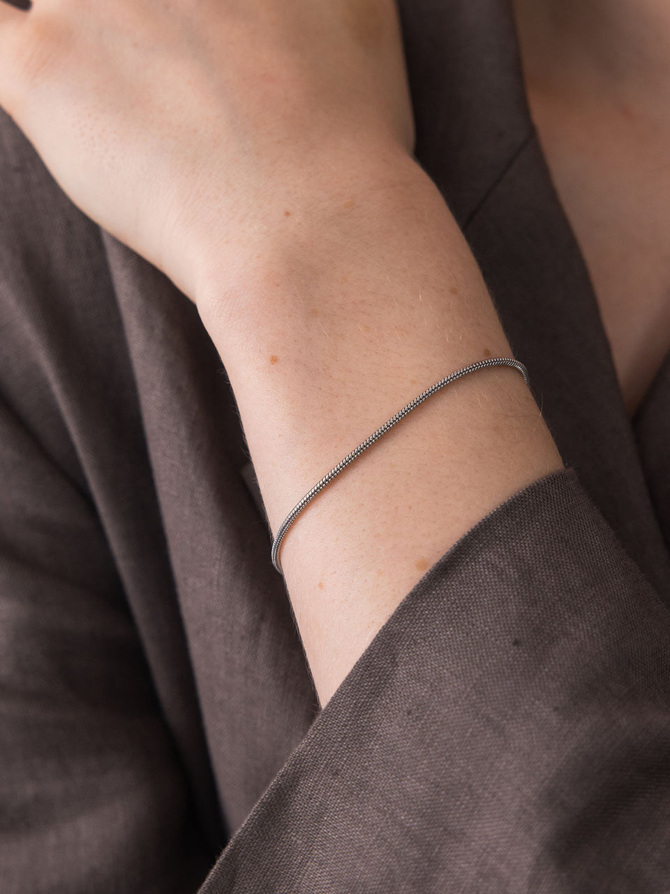 Sleek Armband