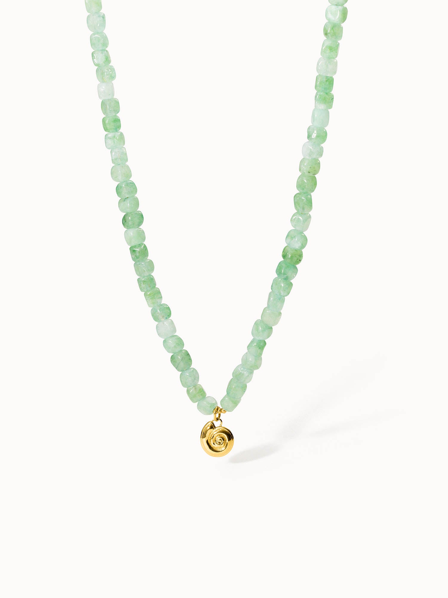 Sundial Shell Jade Kette