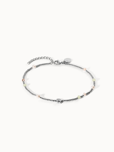 Silbernes Armband mit Perlen und Rosenmotiv von PURELEI, elegant und feminin.