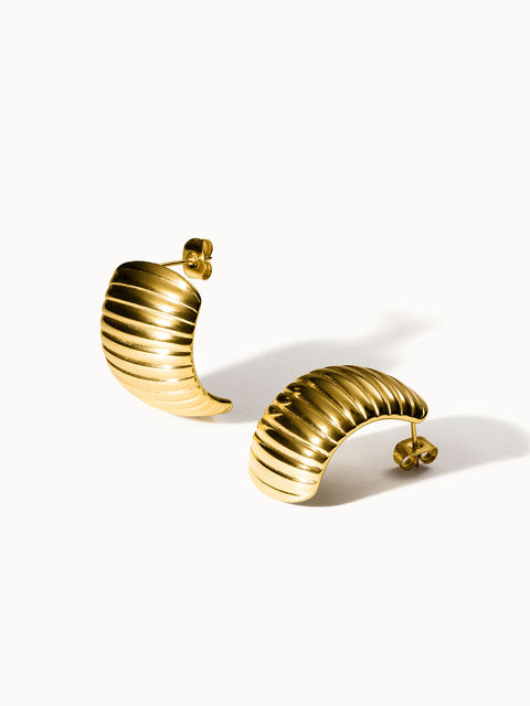 {"color":"Gold", "type":"lead_image"}