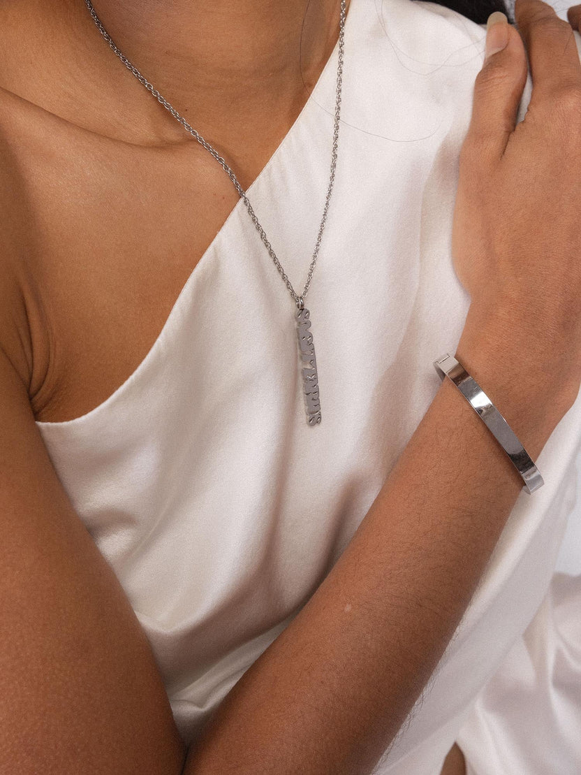 {"color":"Silver"}