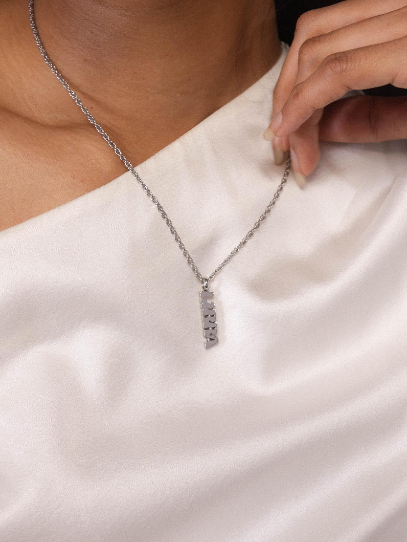 {"color":"Silver"}