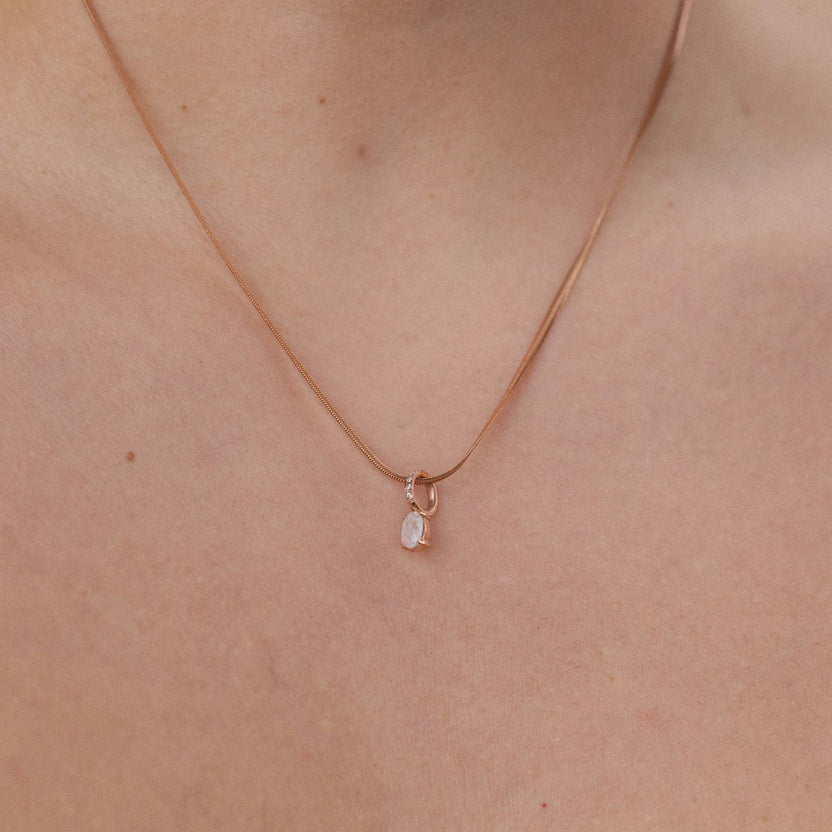 Roségoldene Kette mit Muschel-Anhänger, elegant und feminin, von PURELEI.