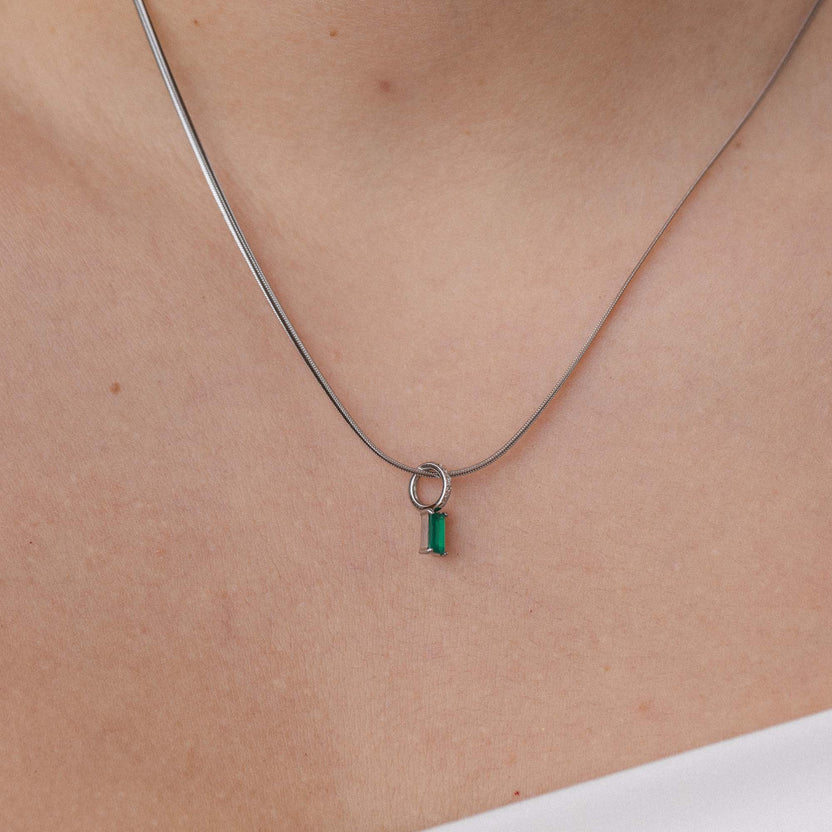 Silberne Kette mit Schloss-Anhänger, elegant und minimalistisch, von PURELEI.