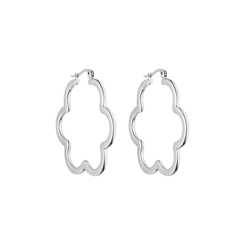 PURELEI Bloom Ohrringe in silberner Blütenform, nickelfrei und elegant mit island-spirit Ästhetik.