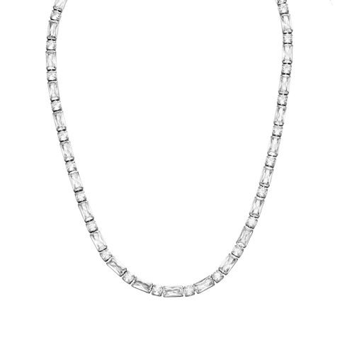 Elegante, silberne Kette mit klaren, rechteckigen Steinen von PURELEI.